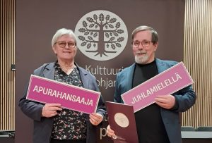 Eija Valli ja Jukka Puranen Kokkolassa Suomen kulttuurirahaston Keski-Pohjanmaan vuosijuhlassa 10.4.2025