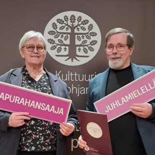 Eija Valli ja Jukka Puranen Kokkolassa Suomen kulttuurirahaston Keski-Pohjanmaan vuosijuhlassa 10.4.2025