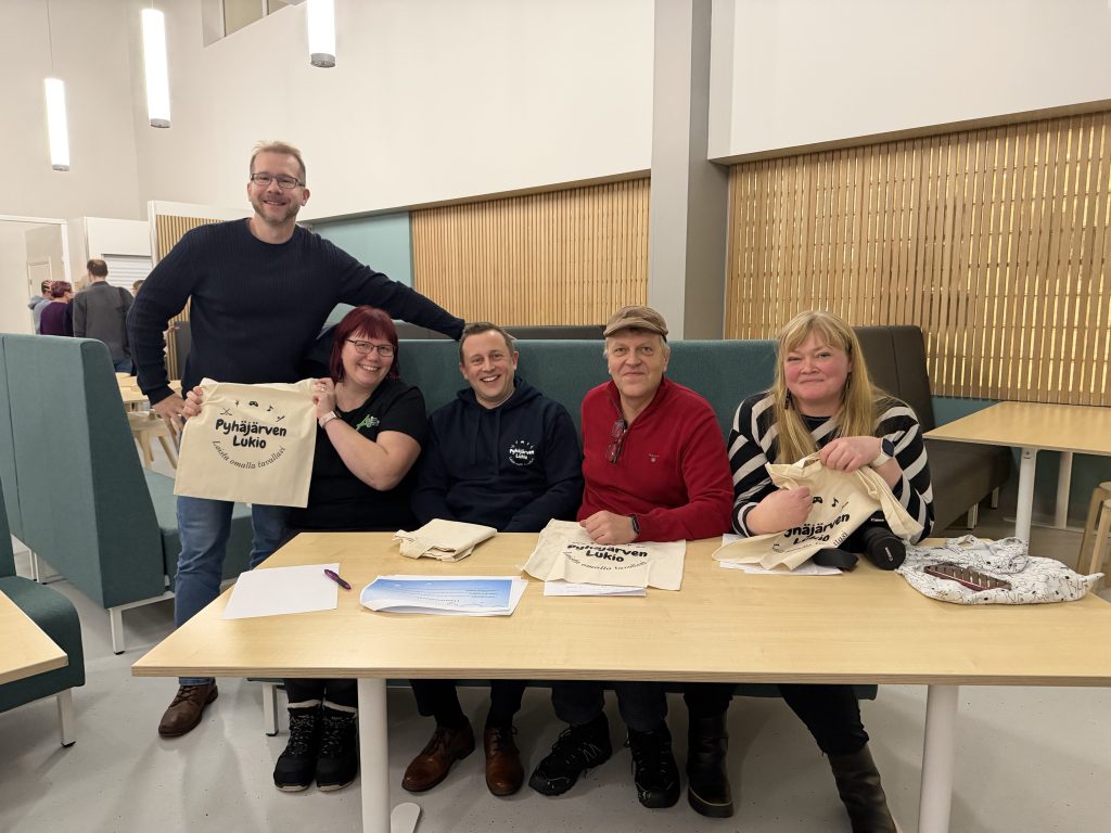 Kuvassa on yrittäjyyspäivän tuomaristo. 