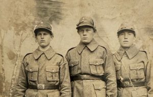 isa-sotavaessa-Hella-Ruotoistenmaki