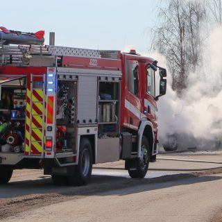 Jopela autopalo rajattu