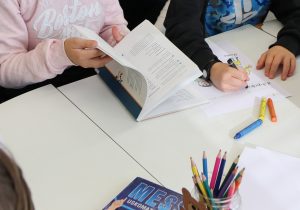 Koulu kirja artikkeli SR