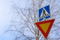 Liikenne kolmio vaistaminen suojatie SR