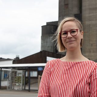 Sosiaali- ja terveysministeri Hanna Sarkkinen Pyhäsalmen kaivoksella.