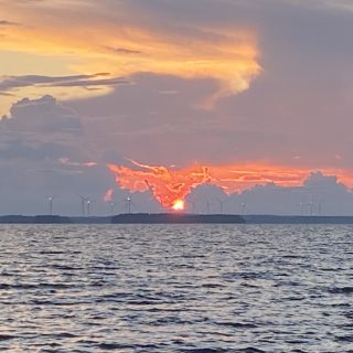 Tuulimyllyauringonlasku_JuhaJamsa