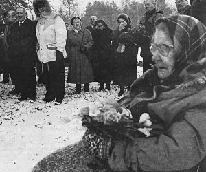 VKO44 25v Evakossa kuolleiden muistomerkki 29.10.1997