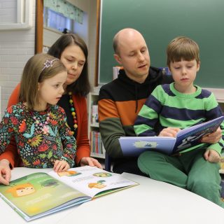 Vuoden kirjastokäyttäjät Vesterisen perhe SK-4