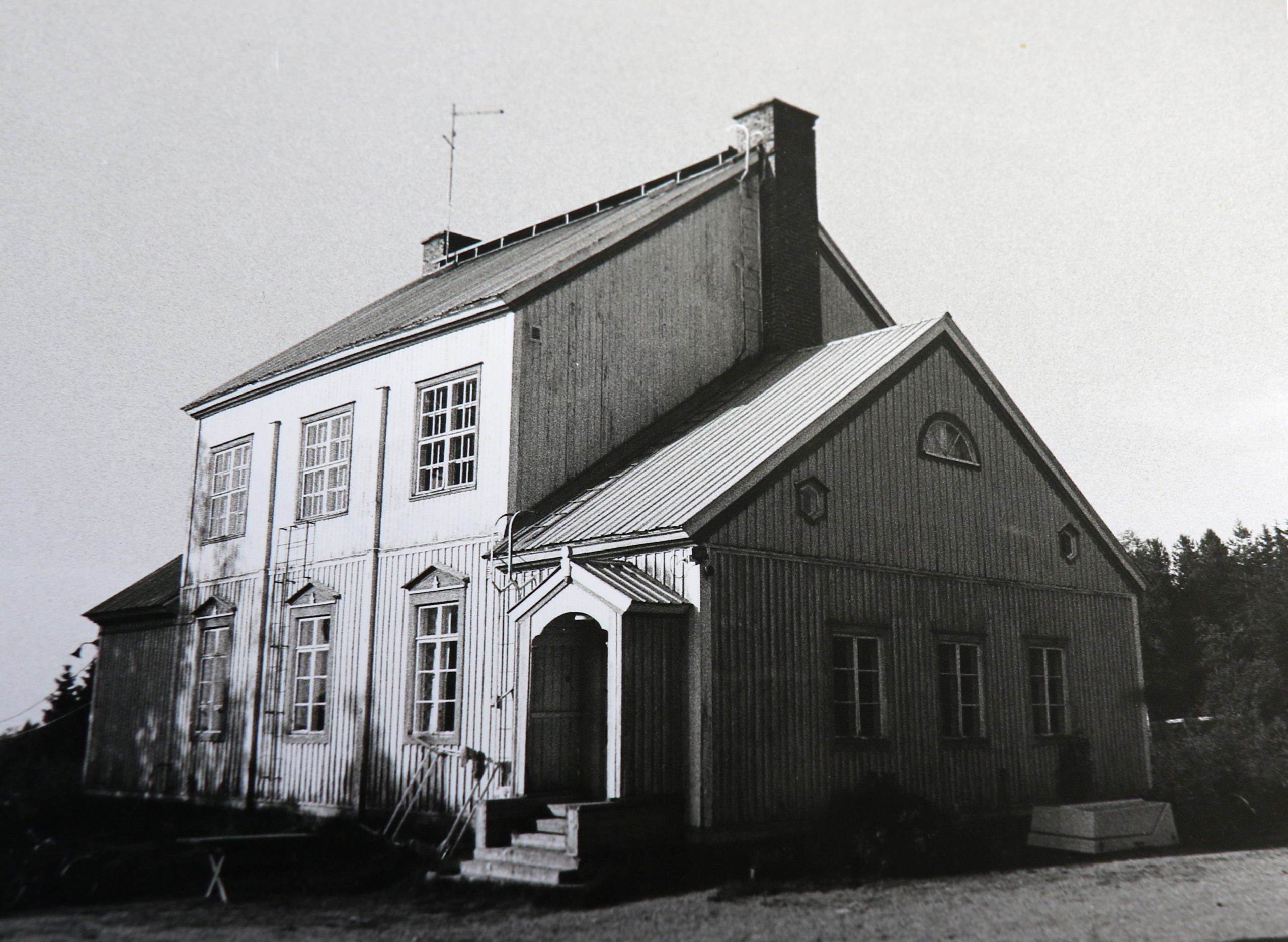 paratiisin-palstatila-on-pitk-n-matkan-v-rti-vuohtom-en-kansakoulu